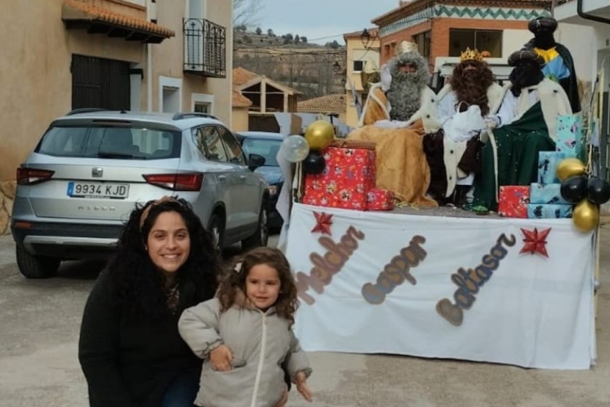 Mª Cruz Alcaine, impulsora de la cabalgata de reyes de Cuevas Labradas: “A niños y mayores les gustó mucho tener a los Reyes  en el pueblo de nuevo”