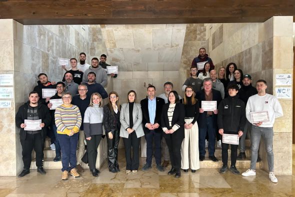 20 alumnos culminan con éxito el programa de mantenimiento de edificios en Alcañiz