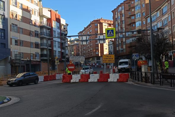 Cortado uno de los carriles de la avenida Sagunto de Teruel entre la avenida Aragón y la carretera Castralvo