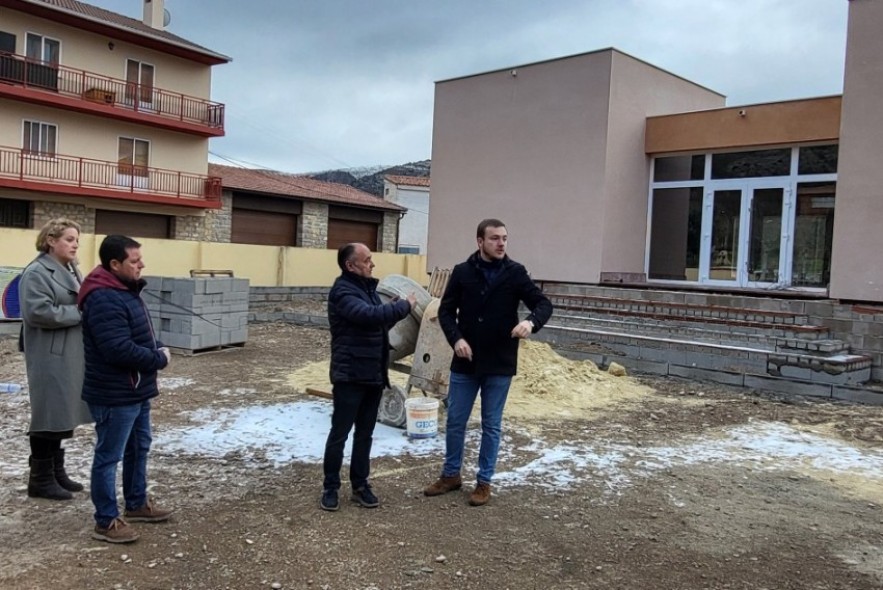 Albarracín habilita un aparcamiento para los centros educativos y la residencia de ancianos gracias al Plan de Obras y Servicios de la DPT