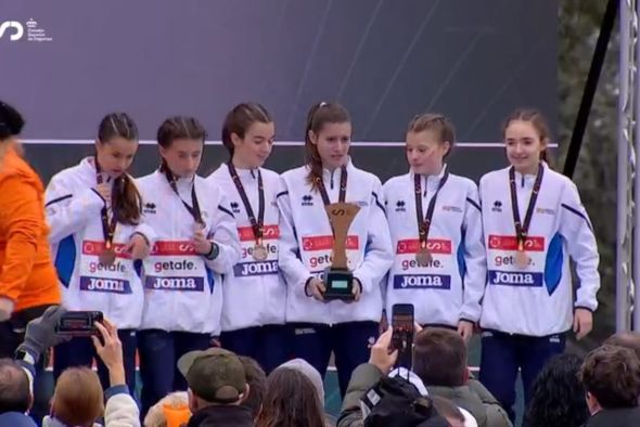 Carlota Gasión, la liebre que condujo a Aragón al bronce del Campeonato de España sub-16 de Cross