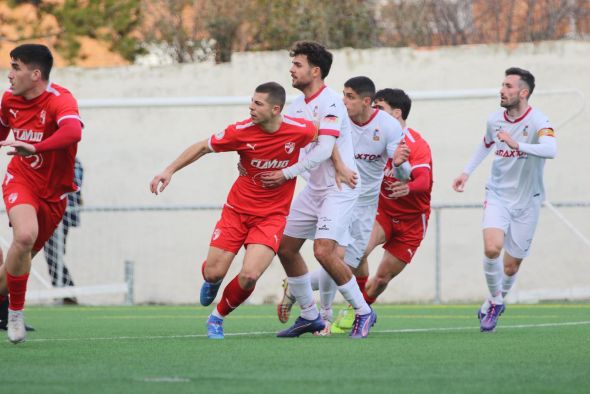 El Ebro se lleva con polémica un partido que supo competir el Utrillas (0-1)