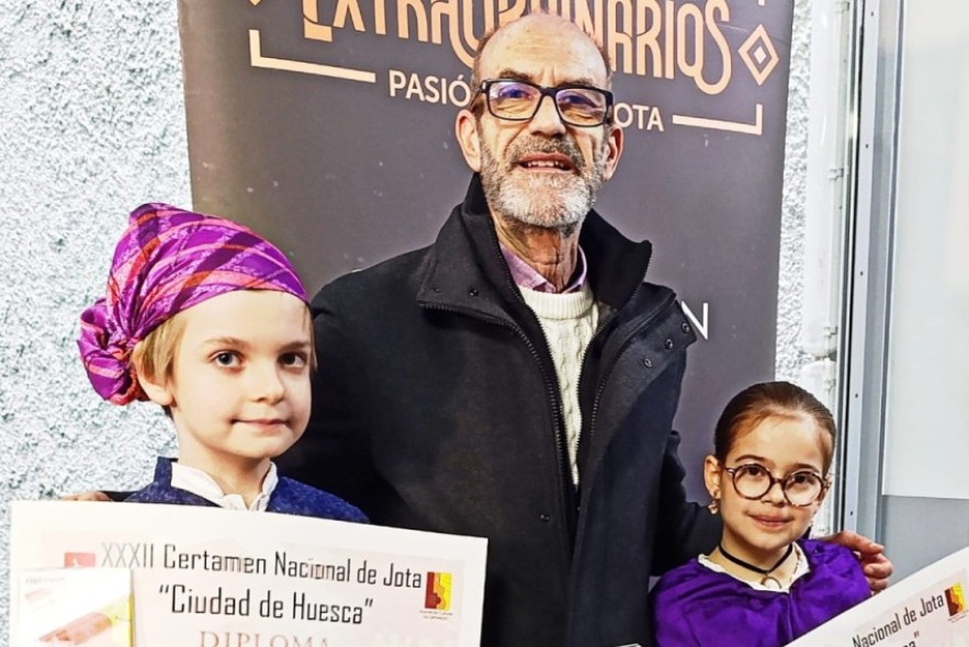 Dos pequeños bailadores de Alcañiz brillan en el Certamen de Jota de Huesca