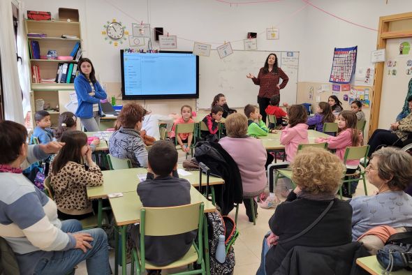 Alumnos de Primaria del colegio Palmireno se familiarizan con Afedaba