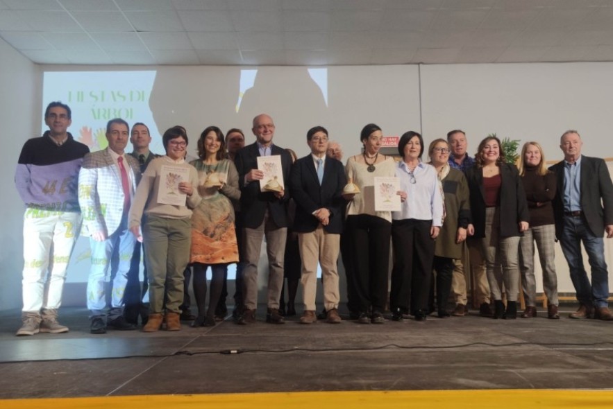 El catedrático turolense José Luis Simón recibe uno de los premios Jaulín en Defensa de la Naturaleza