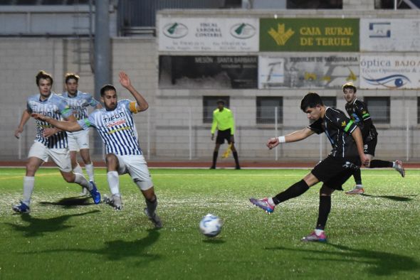 Derbi a orillas del Guadalope con tres puntos más para el Alcañiz CF