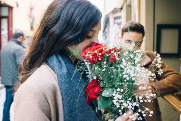 ¿Por qué se regalan rosas en San Valentín? Historia de esta tradición