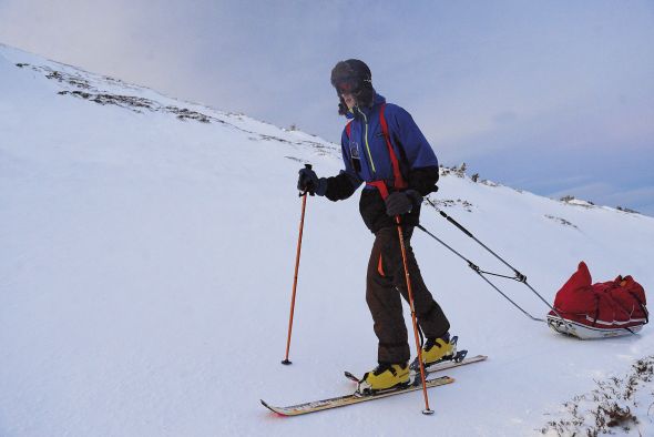 Aventura invernal en Javalambre: esquís, ventisca y una noche extrema en la cumbre