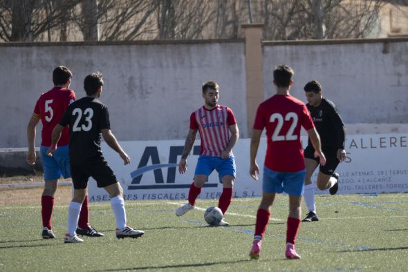 El Atlético Teruel recupera la sonrisa en casa (2-1) y vuelve a mirar arriba