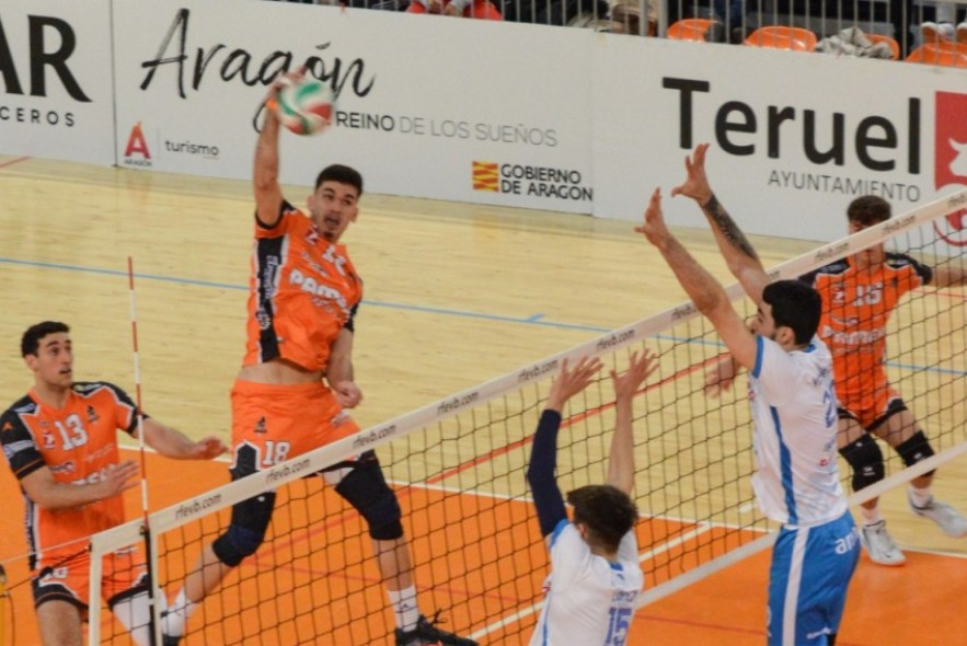 Un aletargado Pamesa Teruel reacciona al final para vencer ante el Arenal (3-1)