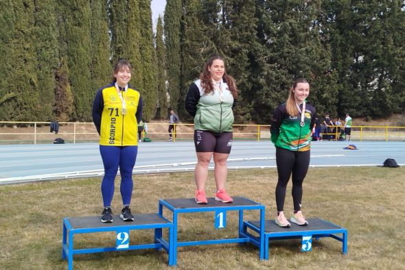 Elena Sanz se proclama campeona de Aragón sub-23 y absoluta en el certamen de lanzamientos largos de invierno