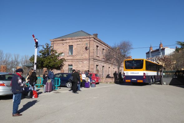 El efecto pánico llena los buses de Renfe entre Teruel y Zaragoza los viernes y domingos hasta abril