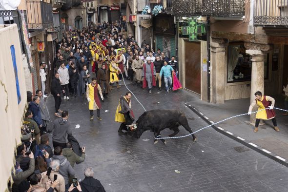 El toro Elegante repite ruedo y carrera y se lleva todo el mérito del festejo nupcial