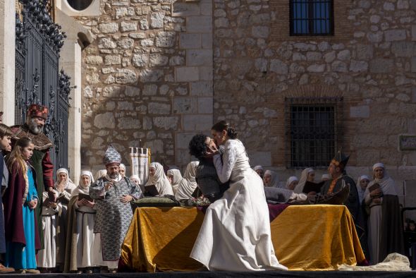 Isabel sigue el dictado  de su corazón y da a Diego el beso que le debe para vivir con él la eternidad