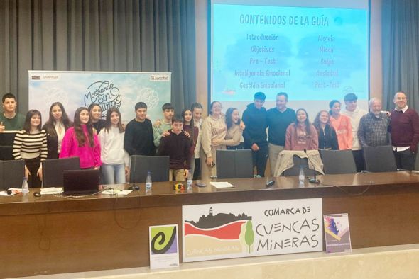 Una exposición multidisciplinar de la Comarca de Cuencas Mineras reúne la visión de 25 jóvenes de la salud mental