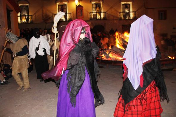 Zarragones, madamas y diablos se adueñan de las calles de Luco del Jiloca