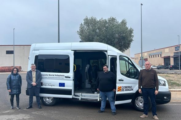 El Bajo Aragón amplía su transporte social con una nueva furgoneta adaptada