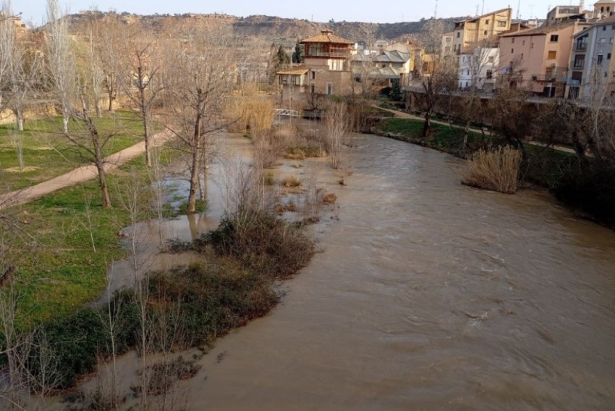 Alcañiz corta los accesos al Molino Mayor Harinero por el desembalse de Calanda