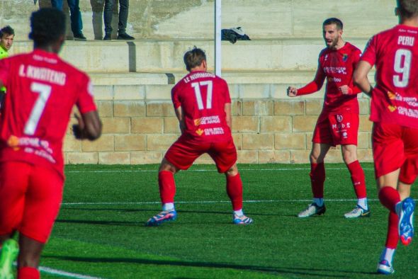 El CD Teruel sale vivo de Luchán y arranca un empate que le mantiene a pie de 'play-offs' (1-1)