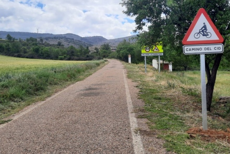 El Consorcio Camino del Cid instala 24 nuevas señales de aviso de paso de ciclistas para aumentar la seguridad de los cicloturistas