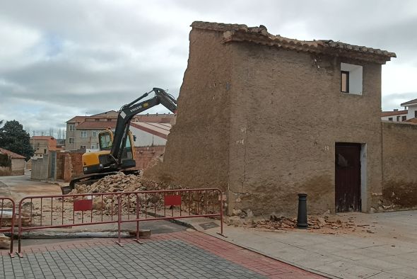 Comienzan las obras de la zona recreativa del parque en el entorno de la ermita calamochina del Santo Cristo