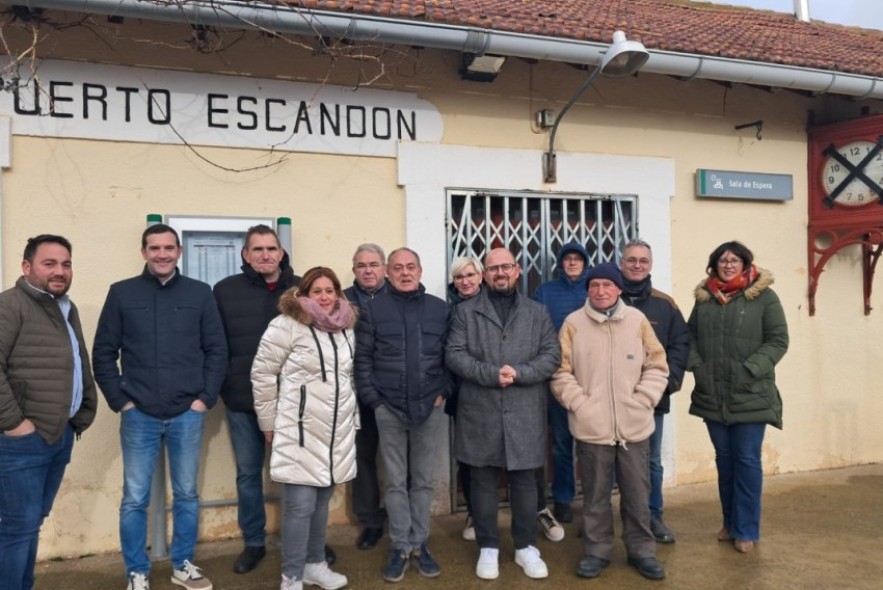 Alberto Izquierdo apuesta por impulsar la instalación de un puerto seco en la Estación del Puerto Escandón en La Puebla de Valverde