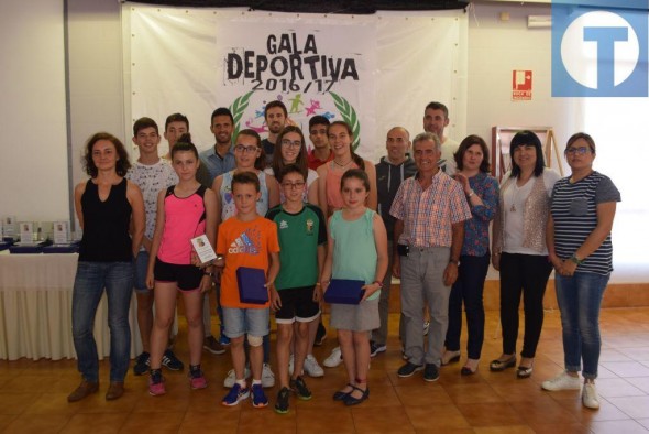 Alcorisa premia a más de treinta atletas en la Gala del Deporte