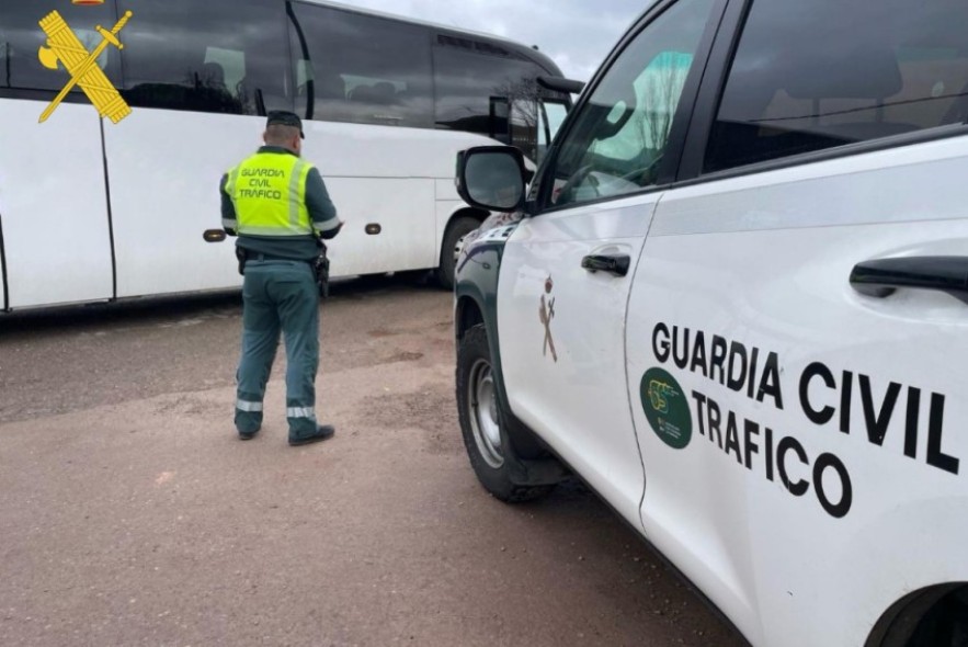 La Guardia Civil detecta a un conductor de un autobús de pasajeros que dio positivo en marihuana y cocaína