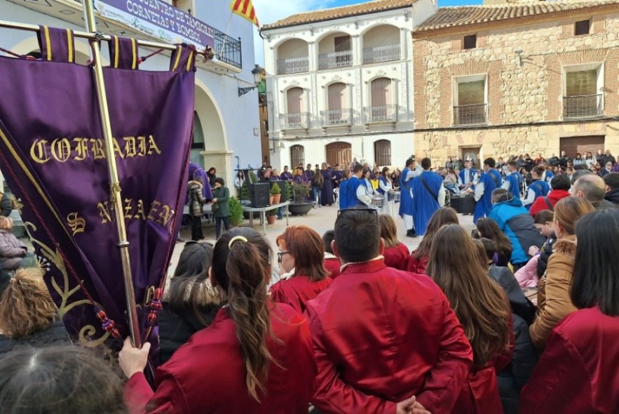 Santa Eulalia se estremece con los toques virtuosos de los tambores, bombos y cornetas