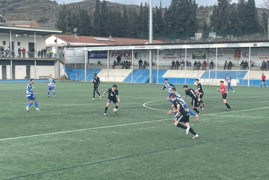 El Andorra se aleja de los ‘play-offs’ tras caer en el dominical duelo directo (1-0)