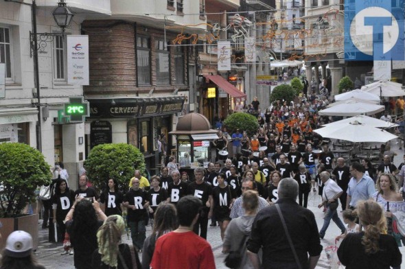 La lluvia deslució la manifestación en Teruel a favor de las personas refugiadas