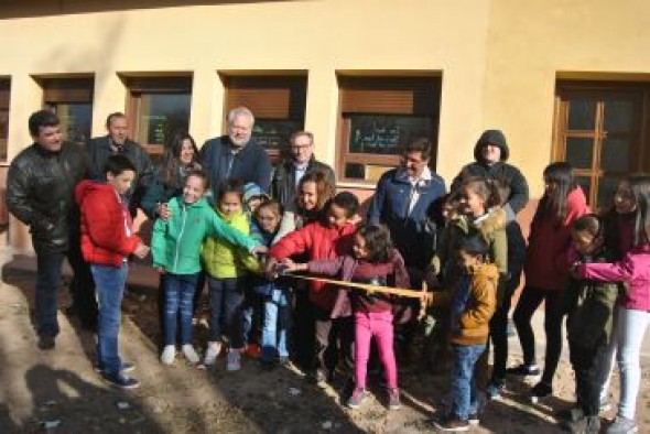 Galve construye una tercera aula en el colegio para atender a los 21 alumnos