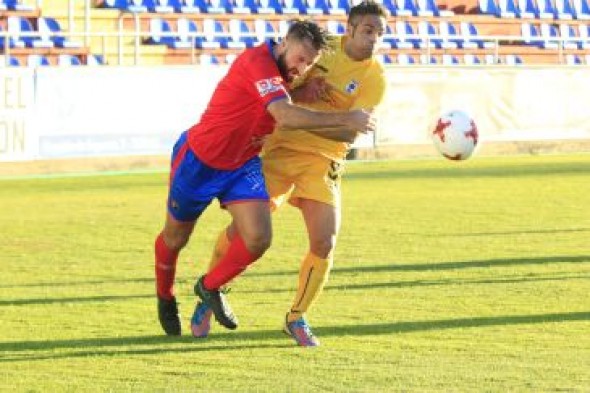 Un gol de Borja Vicent reafirma el liderato del CD Teruel tras imponerse al Robres