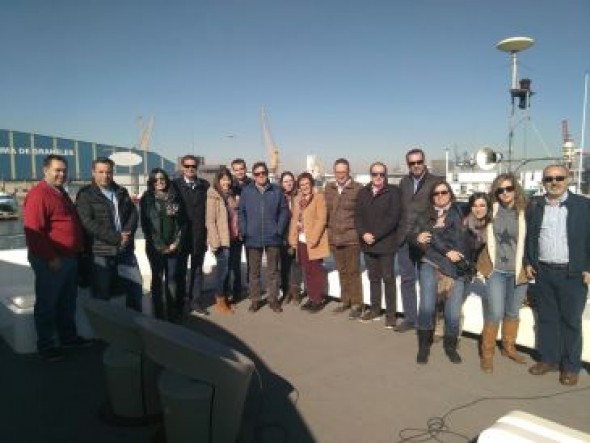 El sector exportador de Teruel visita el puerto de Valencia