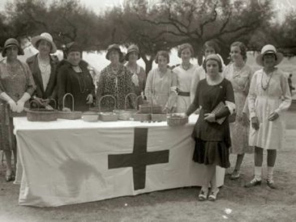 Las damas enfermeras de la Cruz Roja, en el fin de semana Modernista de Teruel