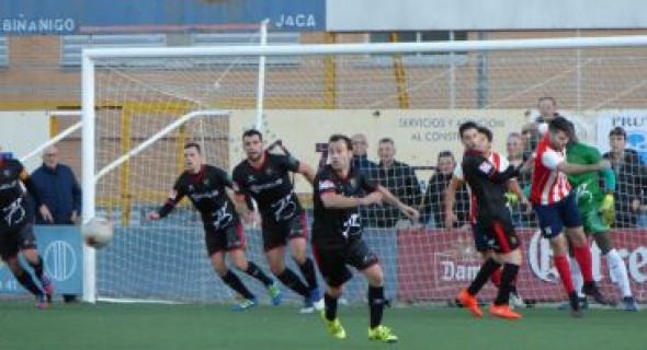 El CD Teruel mantiene su excelente momento de forma ganando por 1-2 en Sabiñánigo