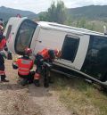 Los bomberos de la DPT excarcelan a un conductor accidentado cerca de Valderrobres