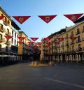 La plaza del Torico de Teruel se tiñe de rojo con pañuelos de las peñas días antes de la No Vaquilla