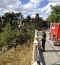 Los bomberos de la Diputación extinguen un pequeño incendio en la ladera de la Cuesta del Cofiero de Teruel