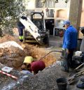 Hallan restos óseos humanos en el primer día de excavaciones en una fosa del cementerio de Alcañiz