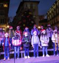 La ciudad de Teruel se ilumina de fiesta y recupera los villancicos en el Torico