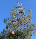 El MAR desea ‘Feliz Sanidad’ con un árbol reivindicativo