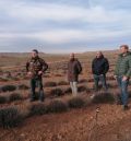 Un grupo de agricultores de Castilla descubre las propiedades de los cultivos de trufa y lavanda en Teruel