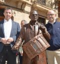 Un Buñuel de bronce tocará  el tambor con sus paisanos en la plaza España de Calanda
