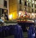 Un aplauso emocionado responde al alzamiento del paso del Nazareno frente a su madre en la procesión del Martes Santo en Teruel