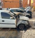 Arden dos coches por causas desconocidas en la calle Miguel de Cervantes de Teruel