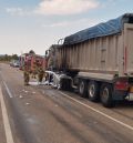 El incendio de un camión sin víctimas corta la carretera A-225 en Aguaviva