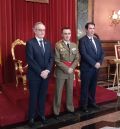 El Ejército de Tierra reconoce la colaboración del director del Aeropuerto de Teruel, Alejandro Ibrahim, con las Fuerzas Armadas