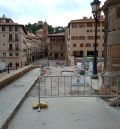 Quejas del vecindario de la plaza del Deán de Alcañiz por los cortes en sus accesos