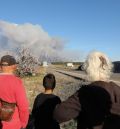 Los bomberos de la Diputación de Teruel trabajan en la protección de los barrios de Valdepastores y Los Peiros